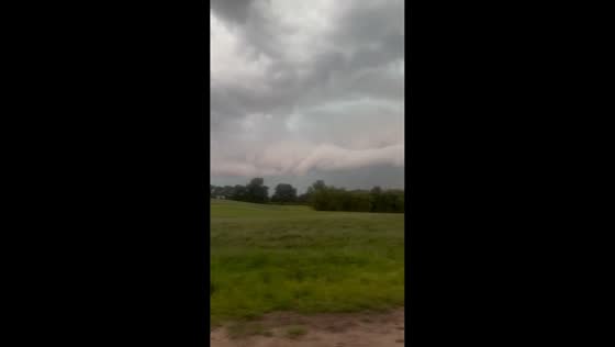 Shelf cloud and lightning signal incoming storm in South Haven, Minnesota