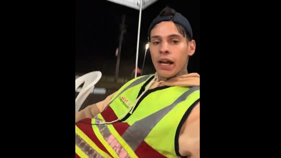 Person falls off chair while filming themselves in Cajamar