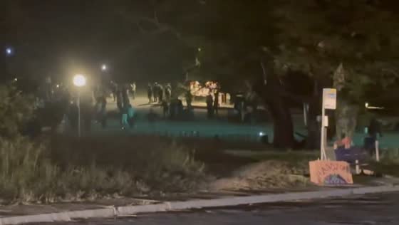 UCSC police confront student protesters supporting Palestine at 2AM