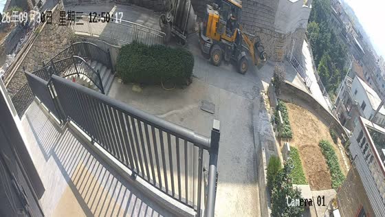 Wheel loader crashes over a cliff after brake failure in Fujian, China