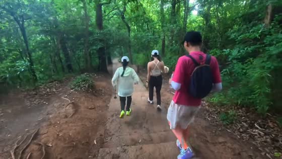 Woman falls while running down mountain stairs in China