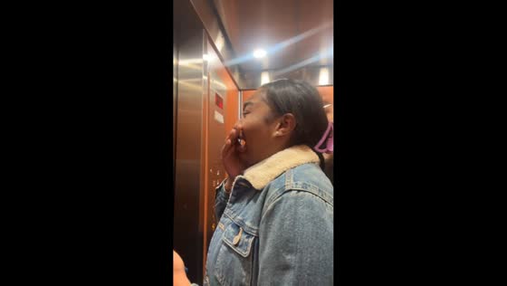 Sister experiences panic attack after getting stuck in elevator in New York, USA