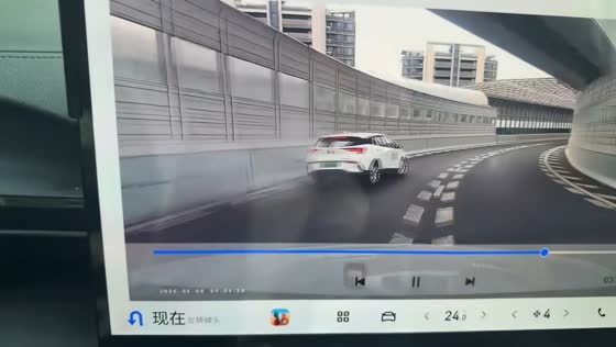 White SUV swerves and nearly crashes on elevated expressway in Shanghai, China