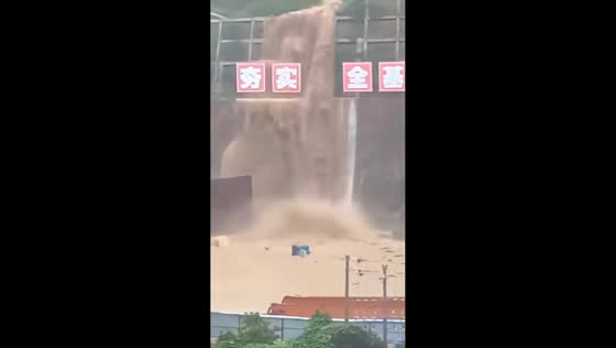 Massive landslide sends muddy floodwater down a mountain in Zhejiang, China
