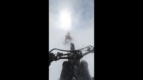 Close call: snowbiker narrowly avoids avalanche collision in Khibiny mountains