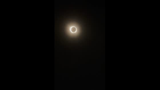Mesmerizing solar eclipse enthralls spectators in Cuatro Ciénegas, Mexico