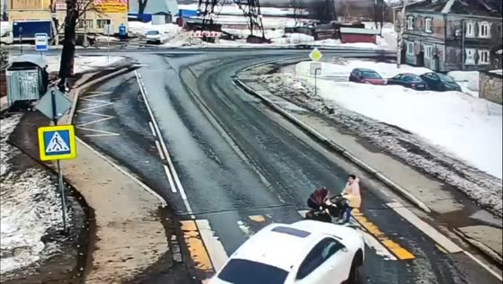 Mother and baby struck by turning car at pedestrian crossing in Arkhangelsk, Russia