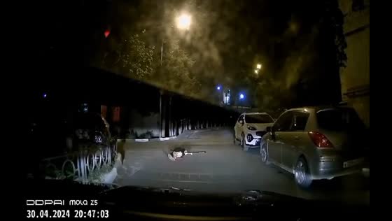 Failed fake accident: woman on crutches throws herself under car in Crimea