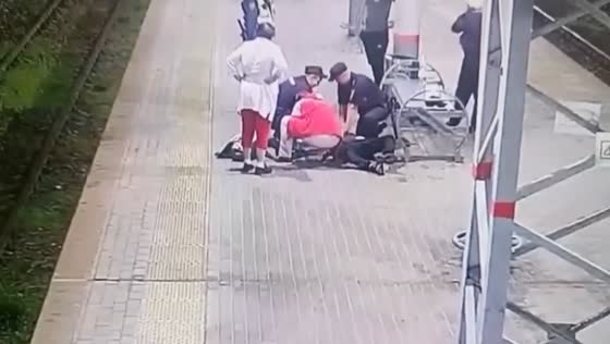 Transport police officers heroically rescue man in clinical death at Nizhny Novgorod railway station