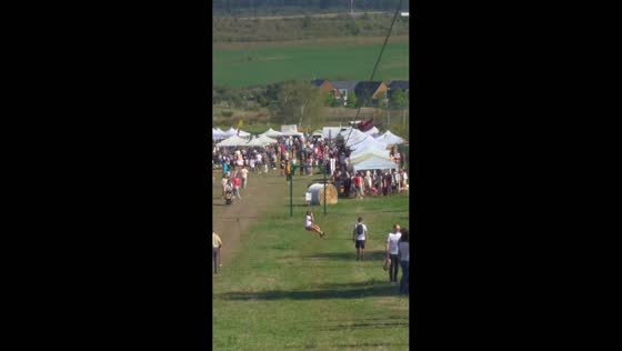Zipline mishap surprises young rider in Cluj-Napoca, Romania