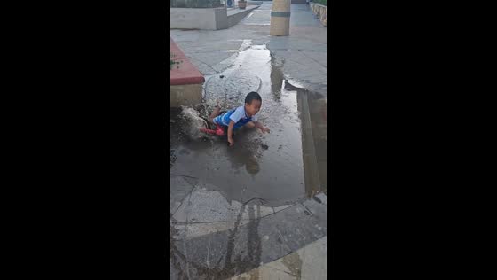 Boy takes an unexpected tumble after riding through puddle in Ningxia, China