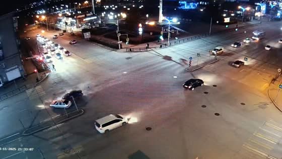 Traffic collision at Lenin Avenue intersection in Magnitogorsk, Russia