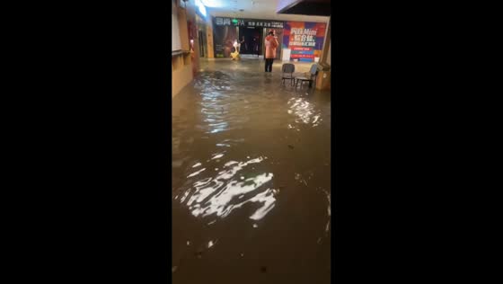Floodwaters overwhelm indoor shopping center in Shanghai, China