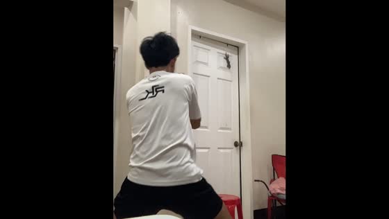 Man reacts to lizard on door in Ozamiz City