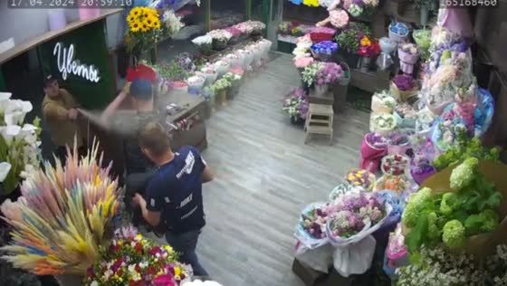  Flower shop seller thwarts theft attempt in Rostov, Russia