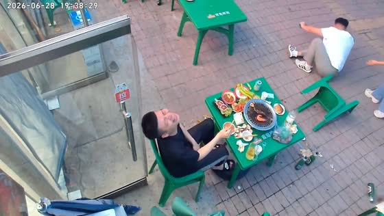 Man falls from chair after startled by jumping shrimp in Hebei, China
