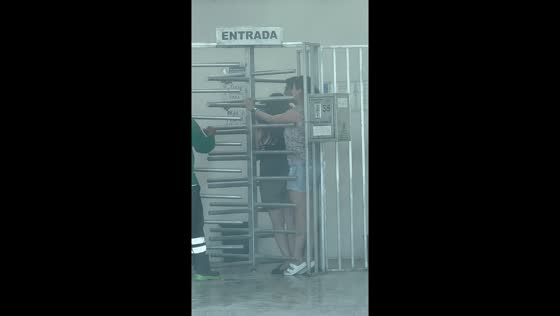 Stuck at the gate: toilet caper backfires in Cancún, Mexico