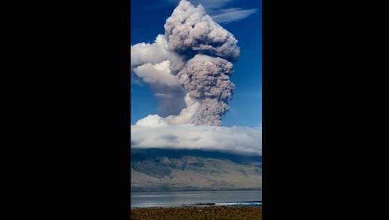 Mount Lewotobi erupts in Indonesia with massive ash column