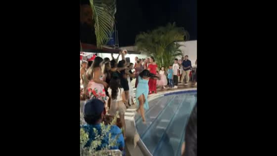  Woman falls into pool during wedding bouquet toss in Tolima, Colombia