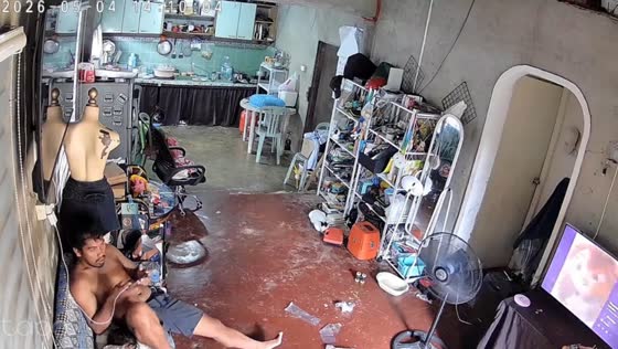 House shakes during 6.1 magnitude earthquake in Samar, Philippines