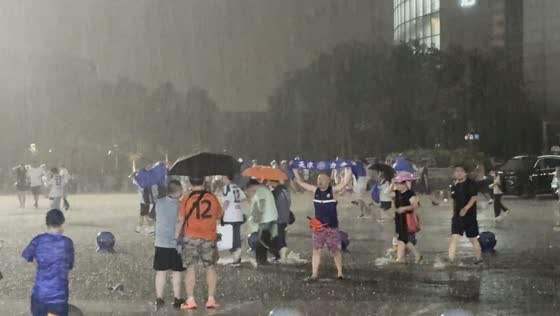 Football fan splashes puddle while celebrating in Tianjin, China