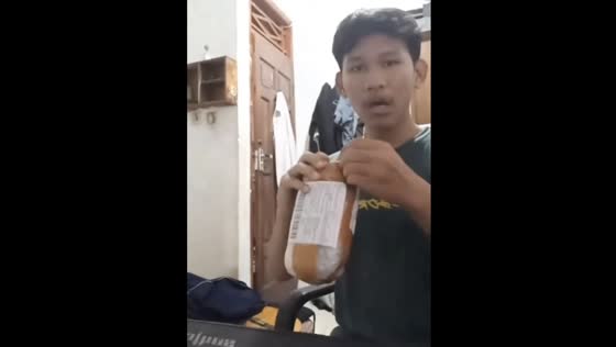 Unboxing mishap: accidentally cutting cable with scissors during parcel unpack