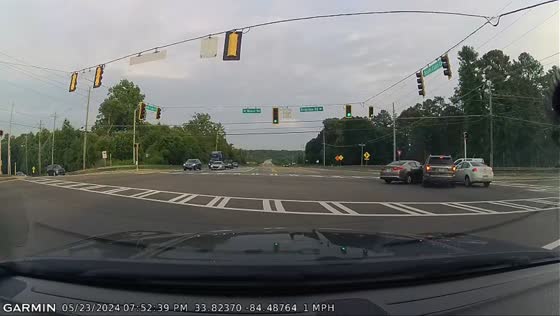 Vehicle runs red light and collides at Forest Acres intersection in Atlanta, USA