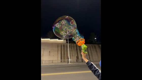 Toy creates small bubbles inside a big bubble in Jiangxi, China