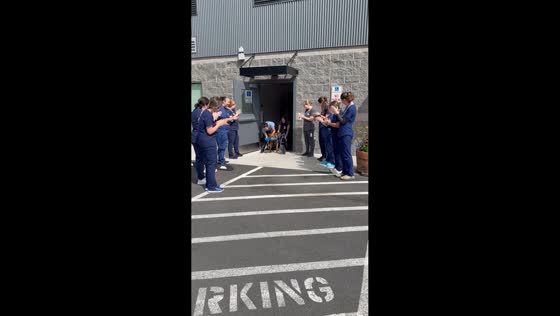 Hospital staff celebrate dog Brown’s recovery in Bend, Oregon