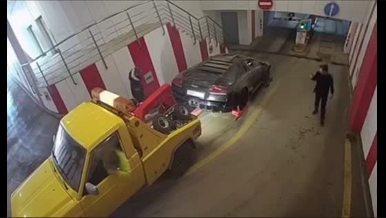 Tow truck driver steals Lamborghini Murcielago worth 12 million rubles in Moscow parking lot
