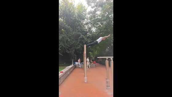 Man showcases impressive strength with a suspended U-shaped fitness harness in Shangluo, China