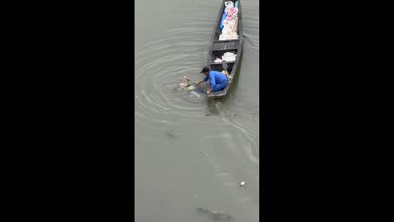 Man rescues boy from river after fall into water in Shaoxing, Zhejiang, China