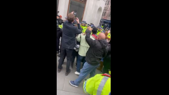 Tommy Robinson arrested at antisemitism march: police take action against far-right presence in London