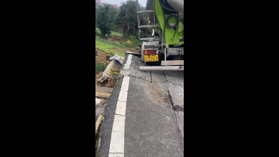 Mixer truck gets stuck after rural road collapses in Hunan, China