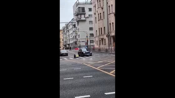 Yandex courier robot blocks motorcade with flashing lights in Moscow, Russia