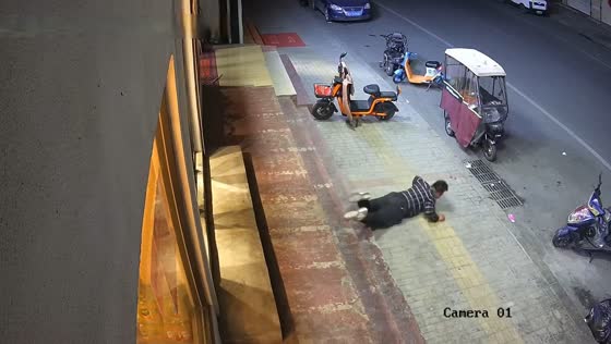 Man slips down stairs outside shop in Shandong, China