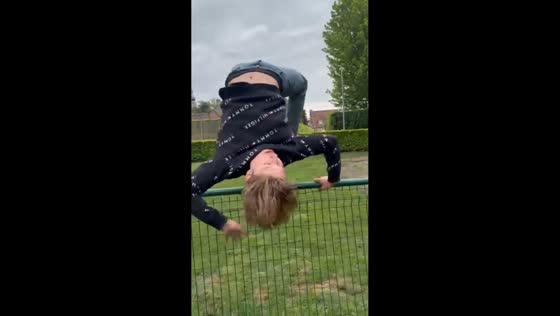 Teen tumbles during parkour jump over fence in Hoogstraten, Belgium