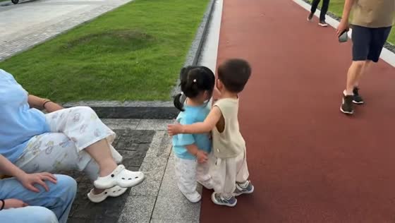 Children fall over after sweet hug on street in Zhejiang, China