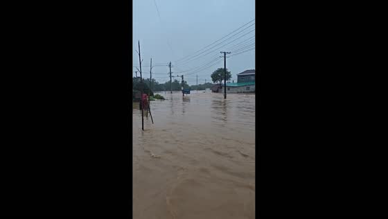 Severe flooding submerges residential area in Anhui, China