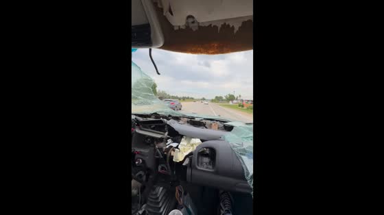 Man drives with shattered windshield and distractions in USA