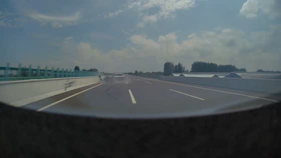 Dashcam captures car accident on highway in Shandong, China