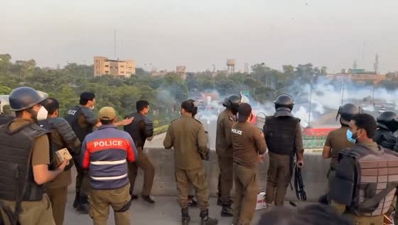 Violent clashes erupt between TLP protesters and police in Lahore, Pakistan