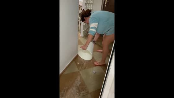 Flooded house: Seville residents groove while clearing water
