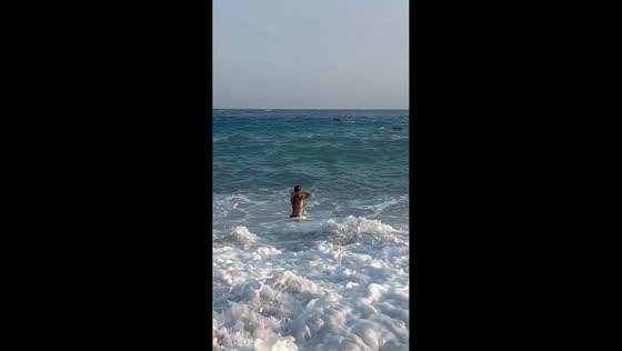 Strong waves repeatedly knock woman over at beach in Budva, Montenegro