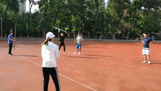 Man slips while throwing javelin in Guangdong, China