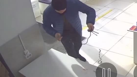 Wild experiment gone wrong: Moscow man's electric coil test ends in meltdown