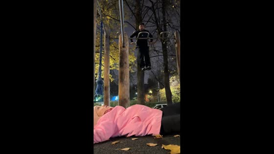 Child accidentally hits bar during workout session in Moscow, Russia