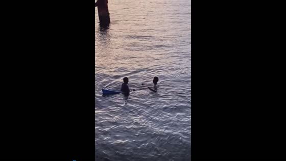 Brave resilience: unfazed individuals stay calm as boat sinks