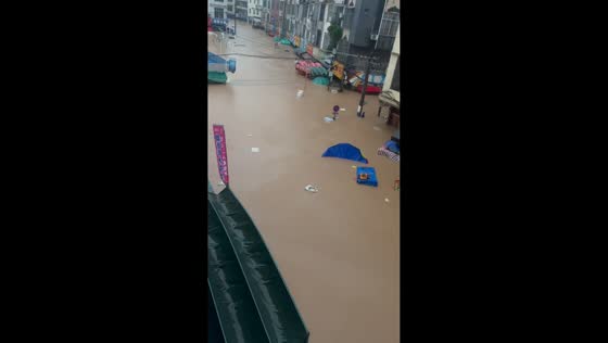 Floodwaters rise to second floor amid severe flooding in Guangxi, China