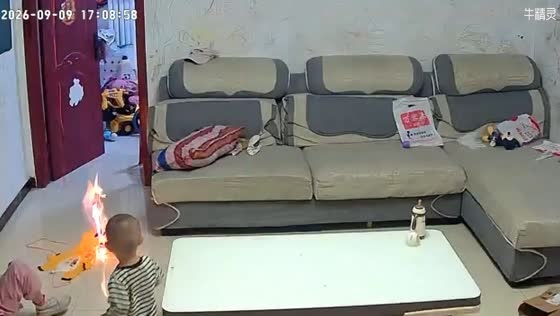Balloon suddenly ignites after being popped indoors in Shandong, China